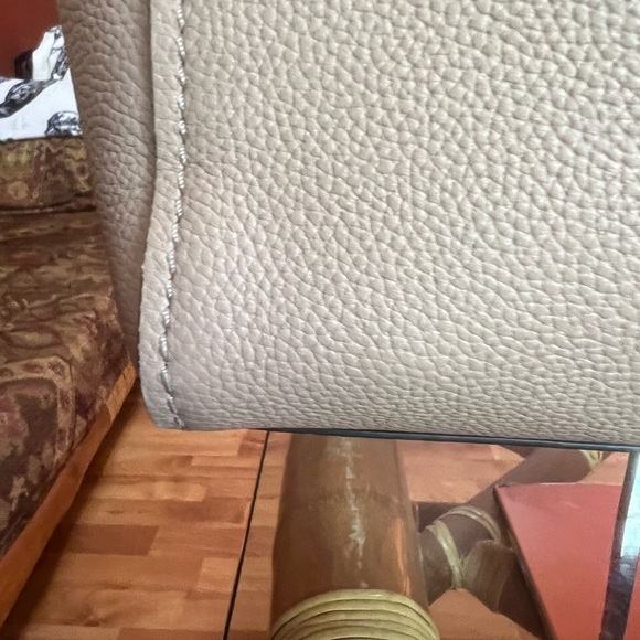 Tori Burch Carson Tote Taupe Pebbled Leather   Like New - Picture 7 of 8